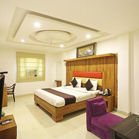 Hotel Urban Luxury Yeni Delhi Dış mekan fotoğraf