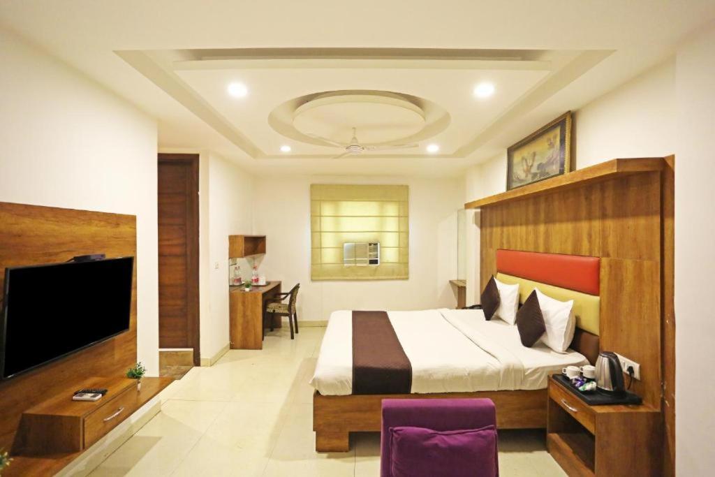 Hotel Urban Luxury Yeni Delhi Dış mekan fotoğraf