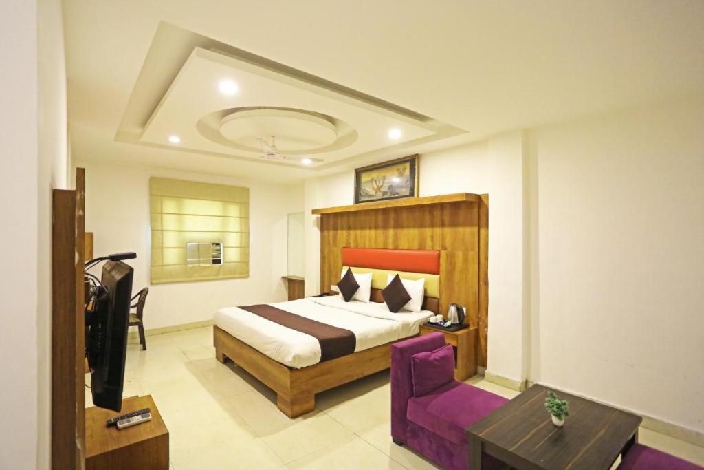 Hotel Urban Luxury Yeni Delhi Dış mekan fotoğraf