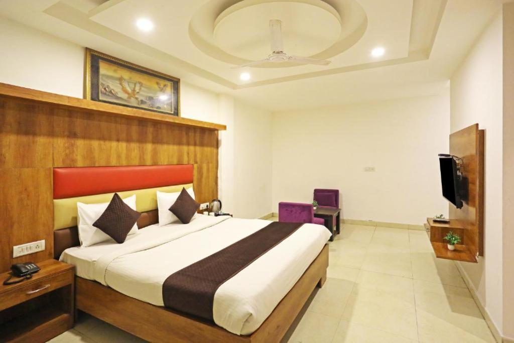 Hotel Urban Luxury Yeni Delhi Dış mekan fotoğraf